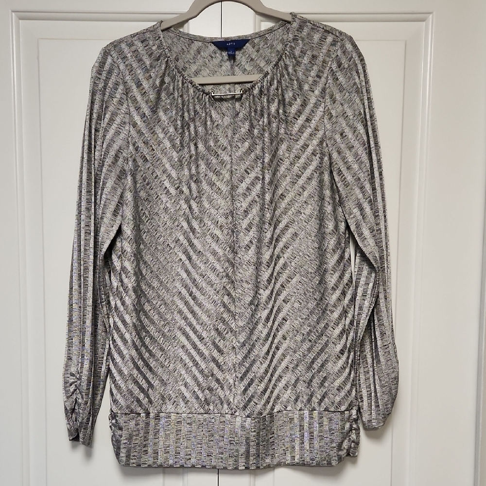 Elegant long sleeved blouse